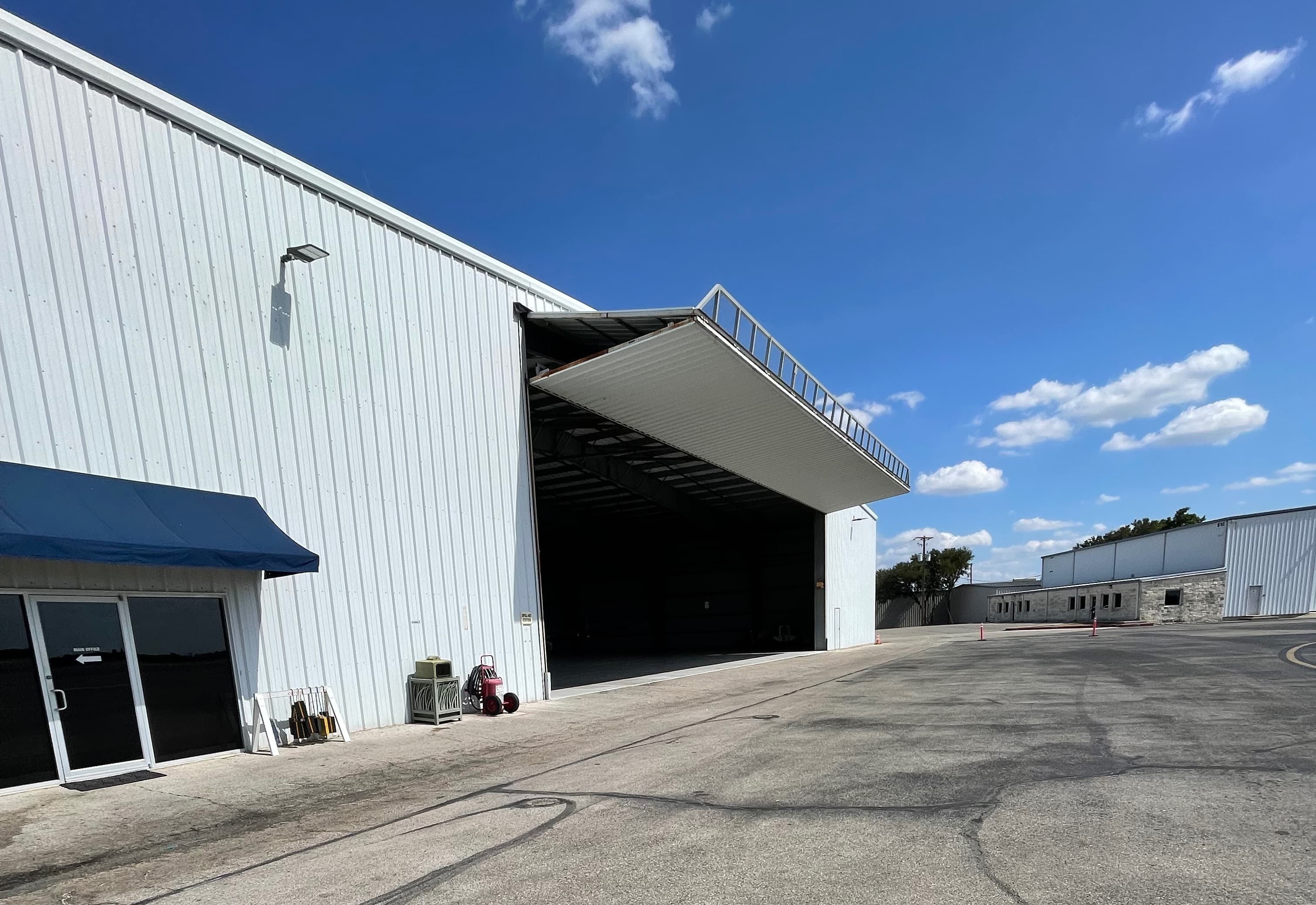 hangar popup image 2