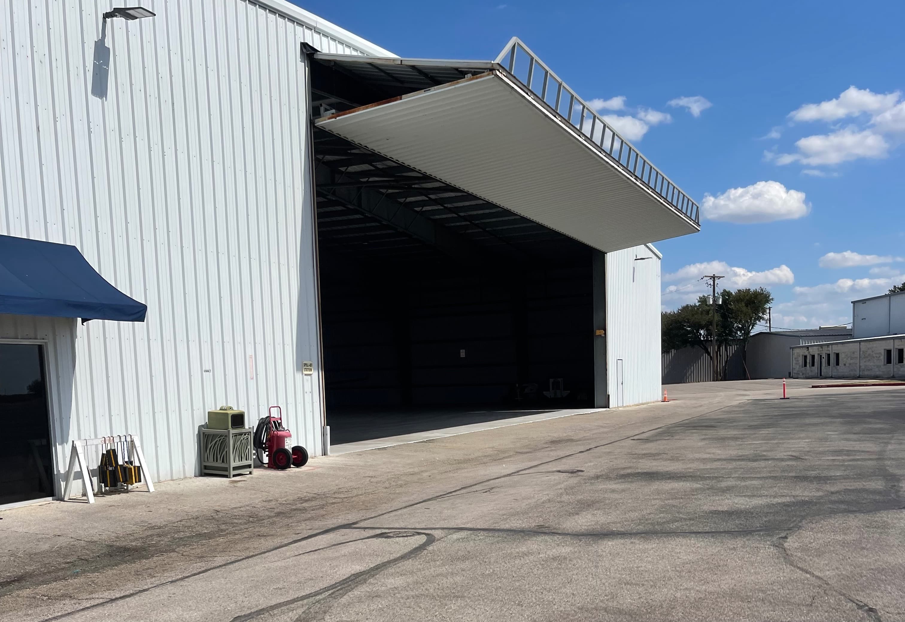 Supermid - Large Cabin Transient Hangar - Cutter Aviation GTU 5