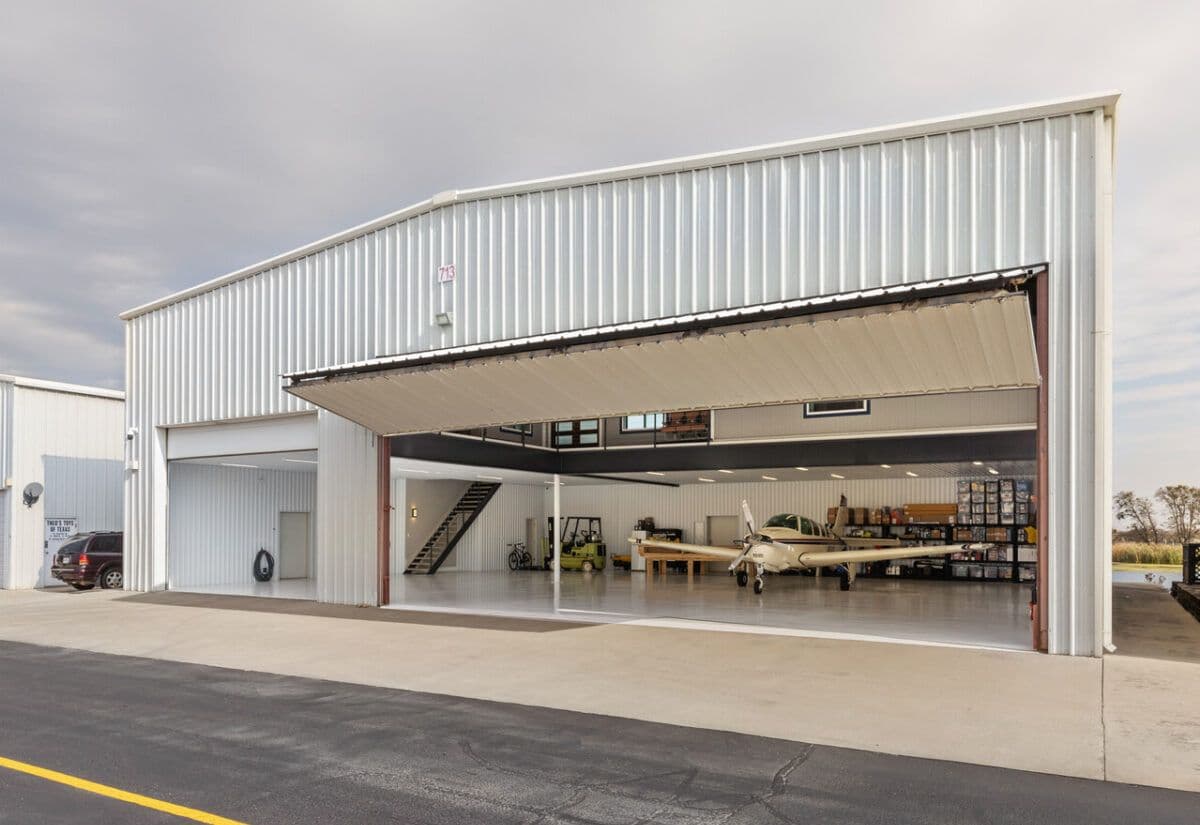 Luxury Hangar Space - Hicks Airfield 1