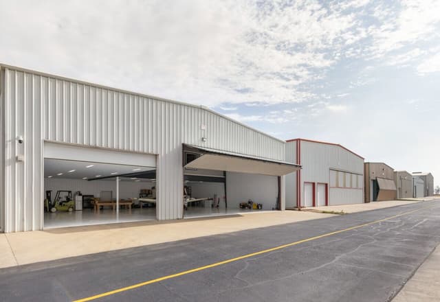 Luxury Hangar Space - Hicks Airfield 3