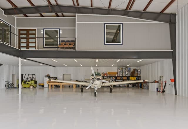 Luxury Hangar Space - Hicks Airfield 4