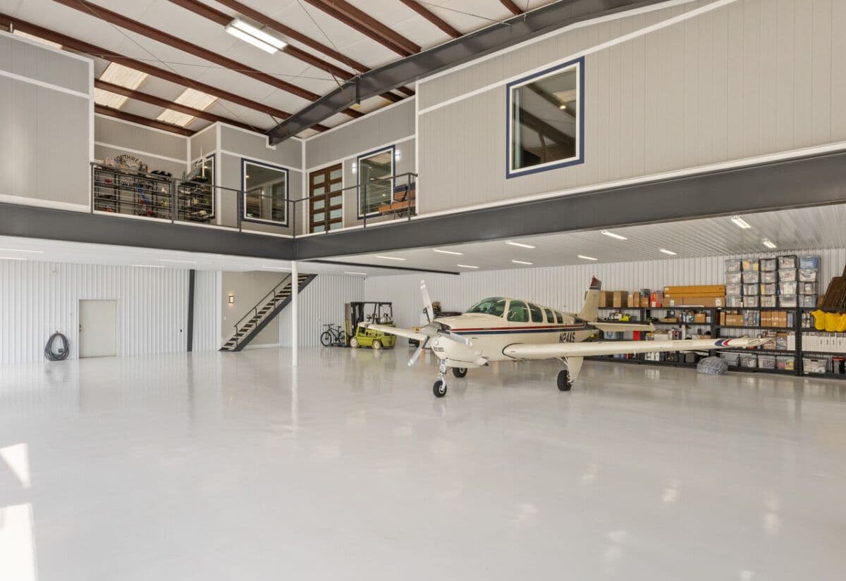 Luxury Hangar Space - Hicks Airfield 6