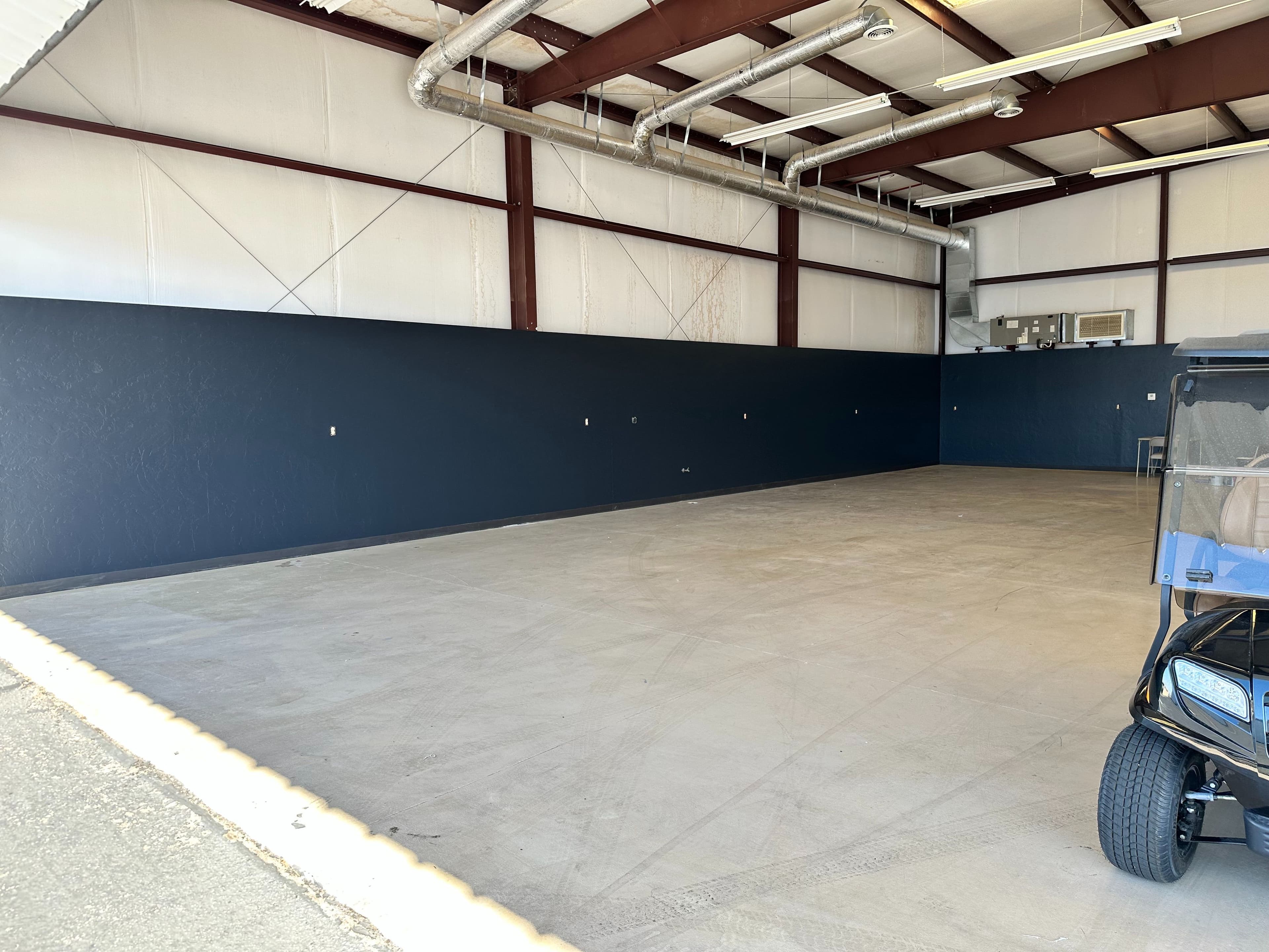 Short-term or long-term hangar space for rent at Ryan Airfield 6