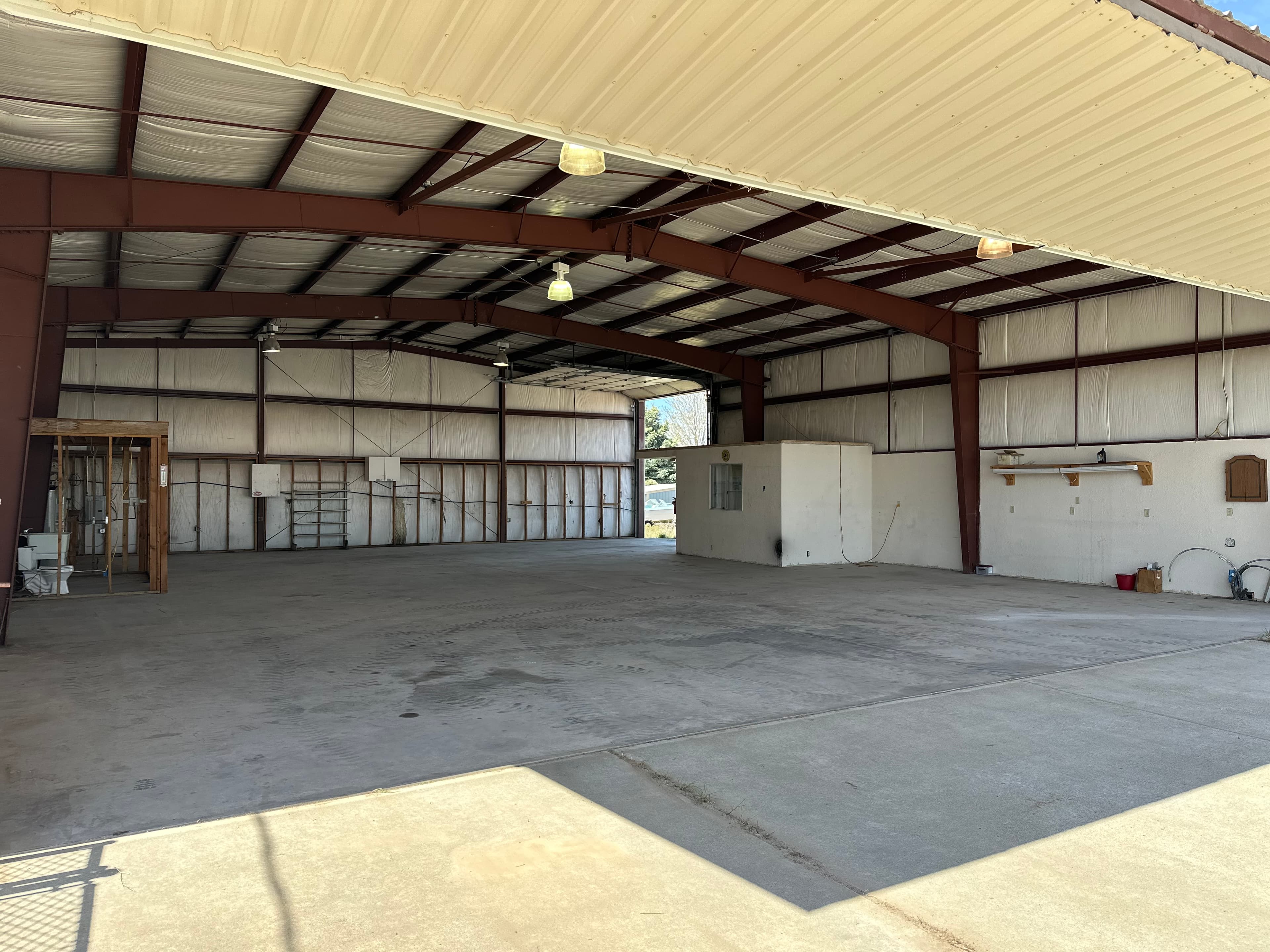 Hangar For Rent  3