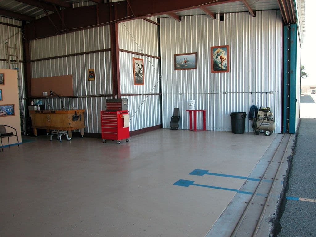 T Hangar for Rent 4