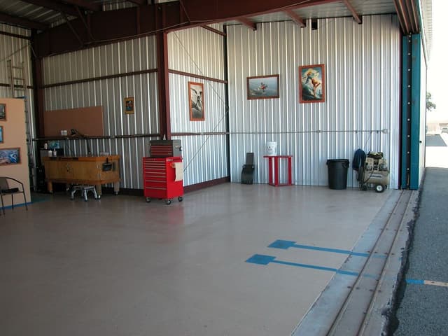 T Hangar for Rent 3