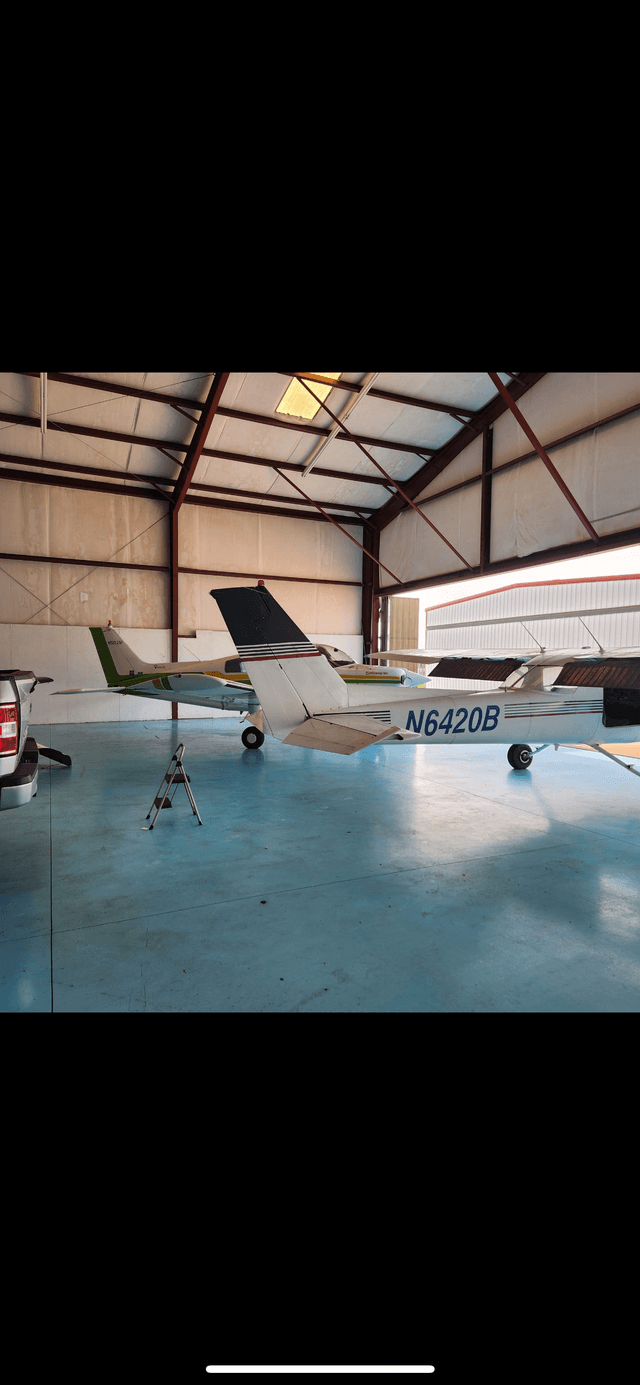 Shared hangar at T31 Aerocountry airport  3