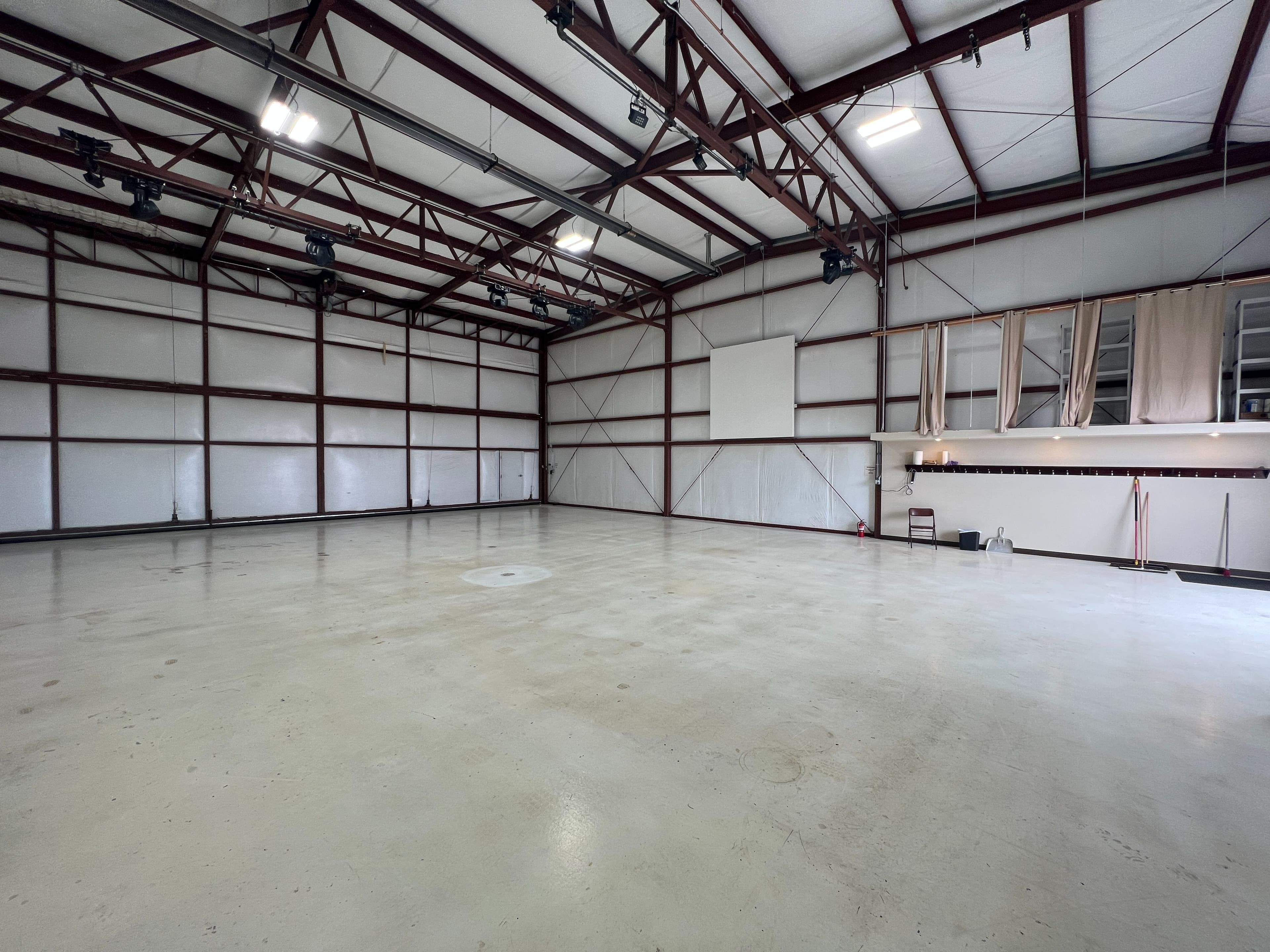 50 x 60 ft Corporate Aircraft Hangar at KAPA for lease 1