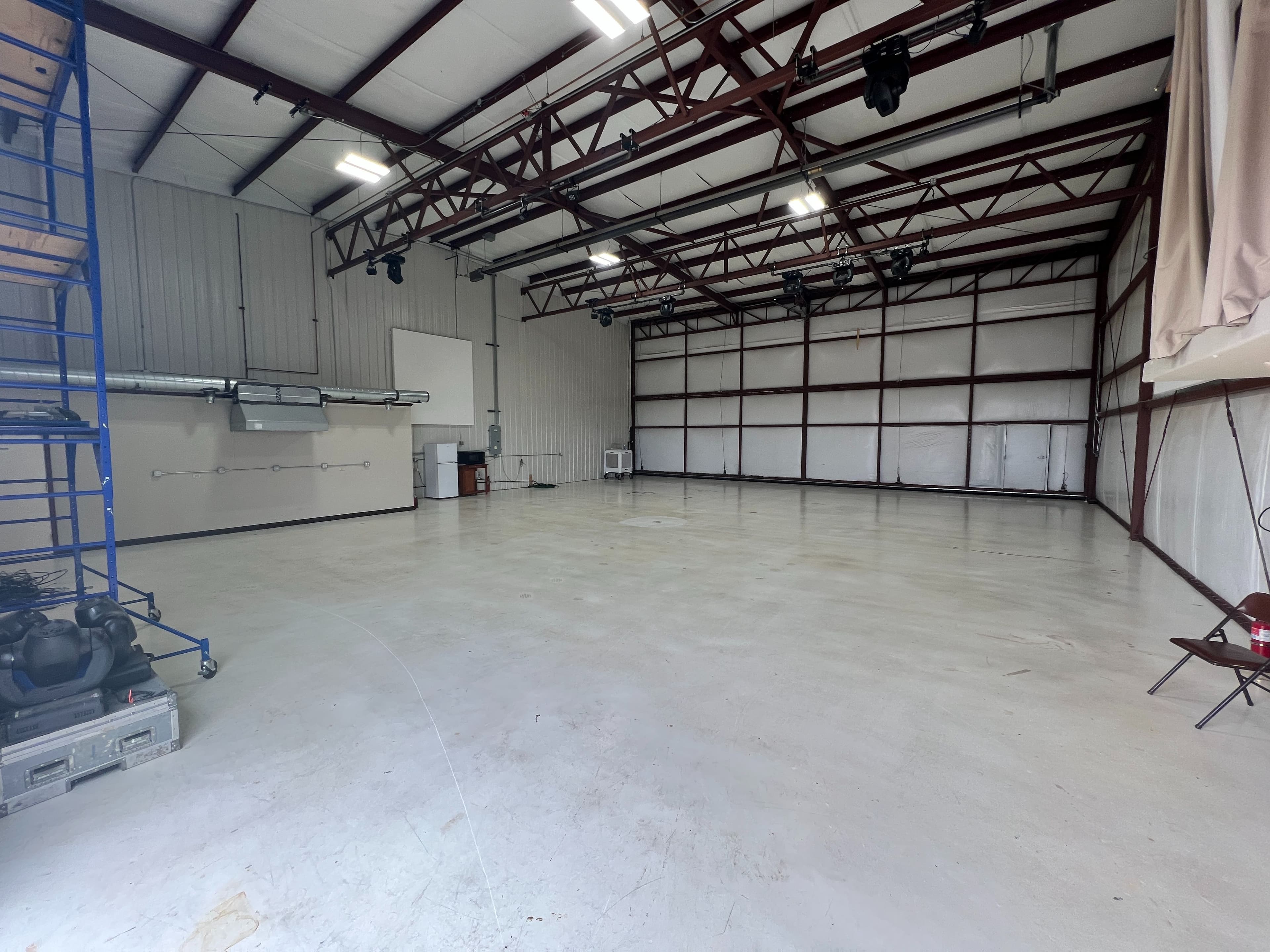 50 x 60 ft Corporate Aircraft Hangar at KAPA for lease 5