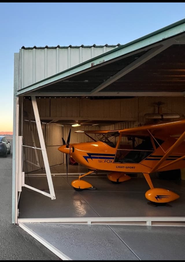 T hangar for rent at KDVO 2