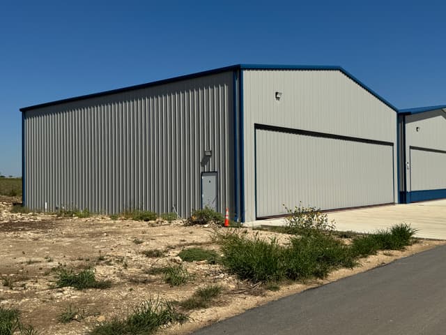 Hangar 10 4