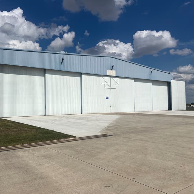 Turbine Hangar Space - Fully Serviced 4