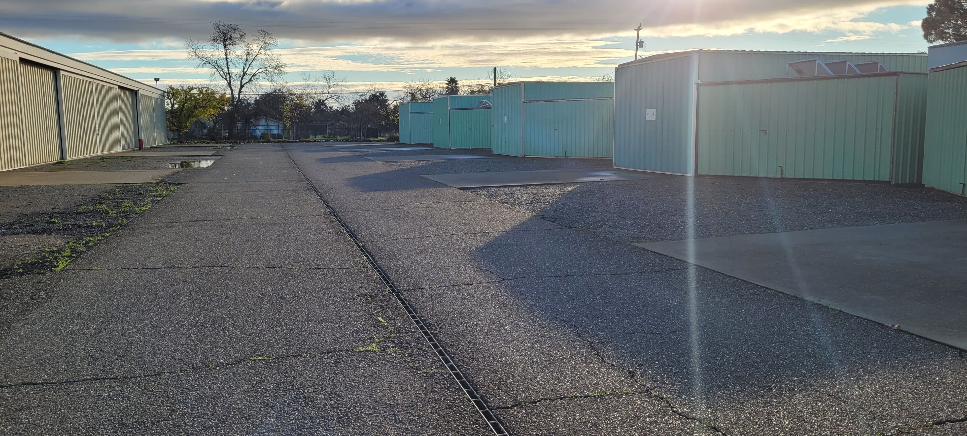 Hangar with electricity for rent 4