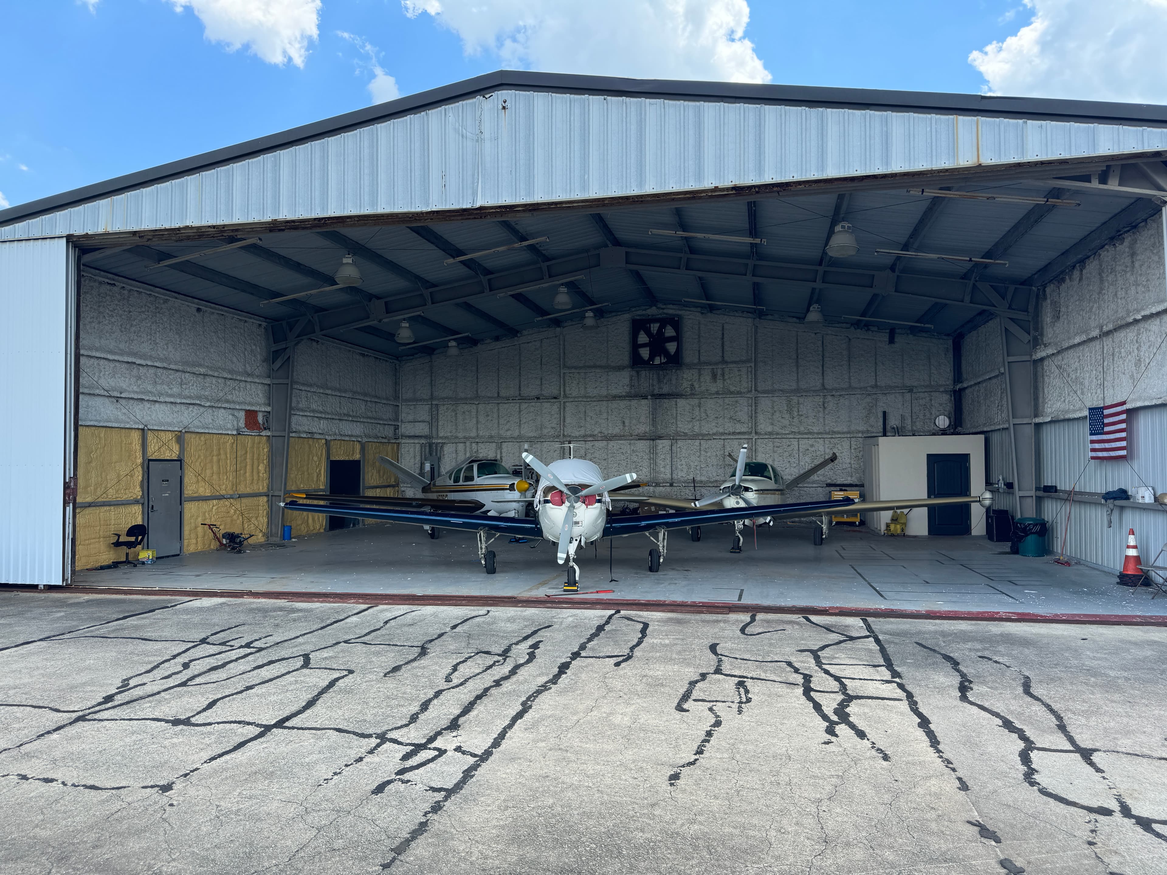 Light Aircraft Long Term Hangar spot at KSAV 3