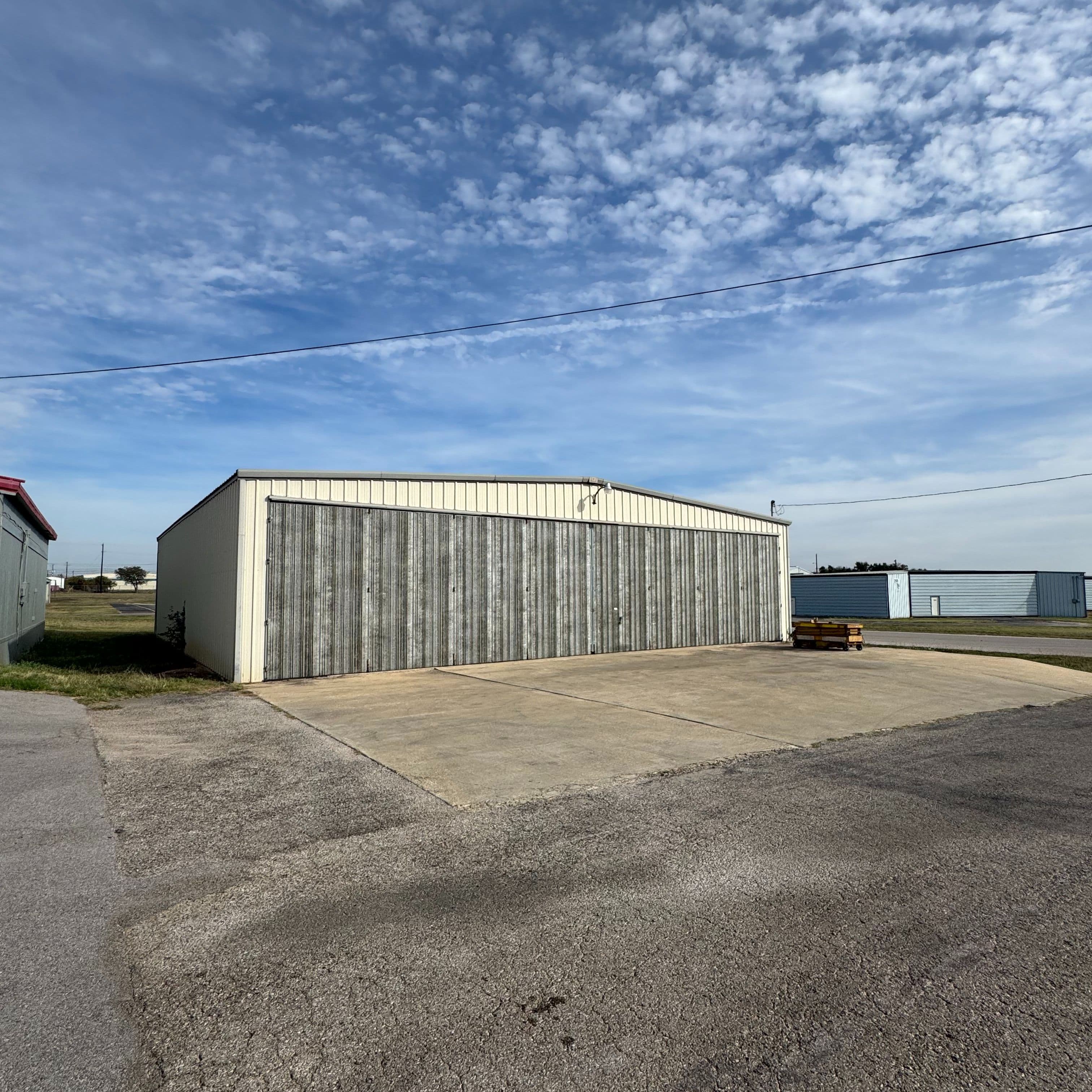 hangar popup image 1