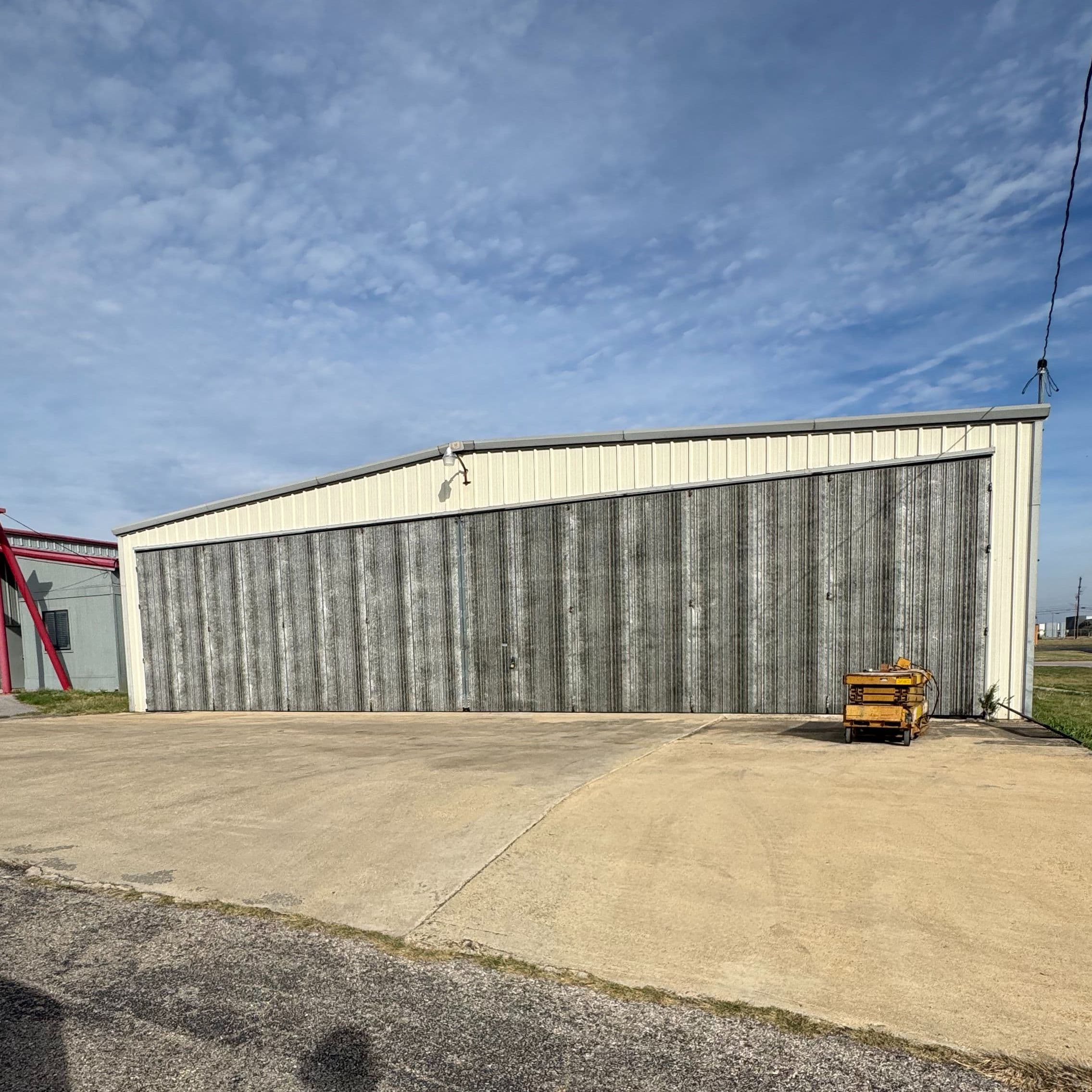 hangar popup image 6