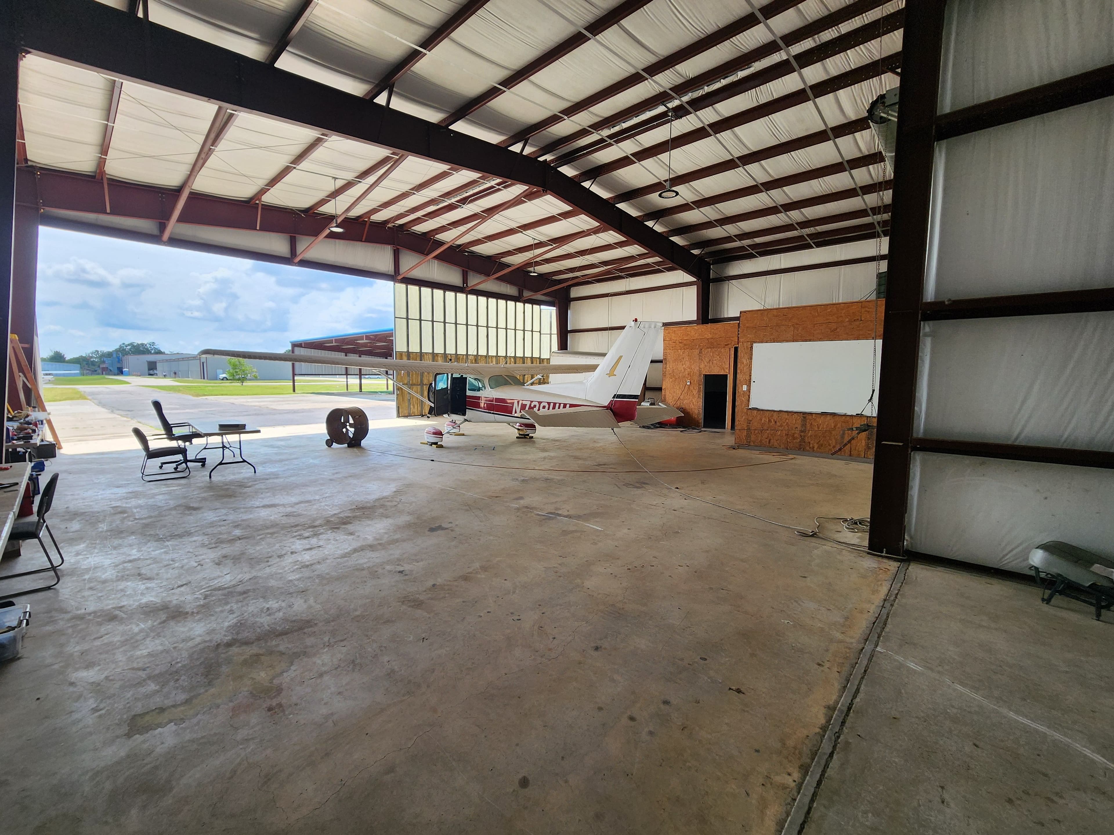 hangar popup image 7