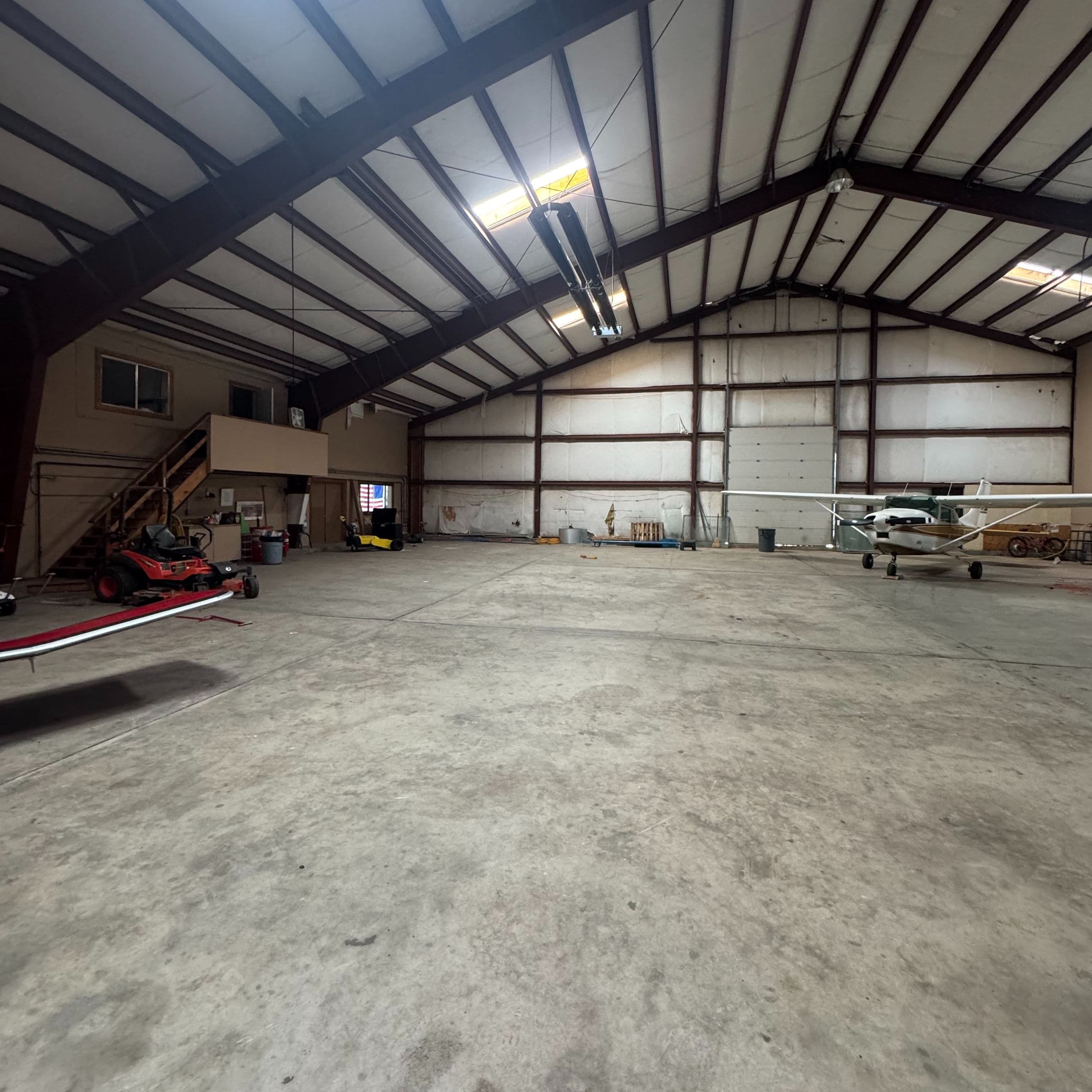 hangar popup image 7