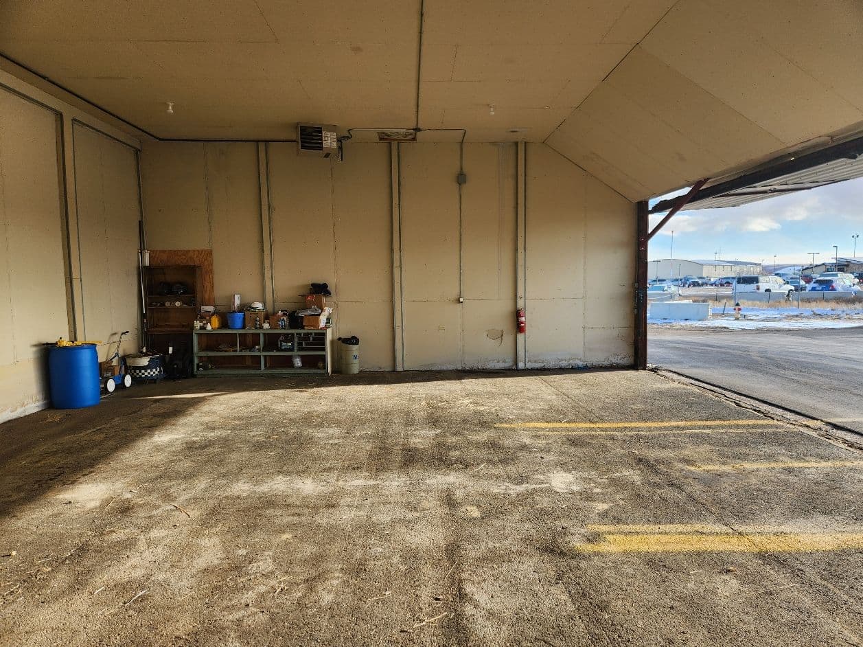 hangar popup image 3